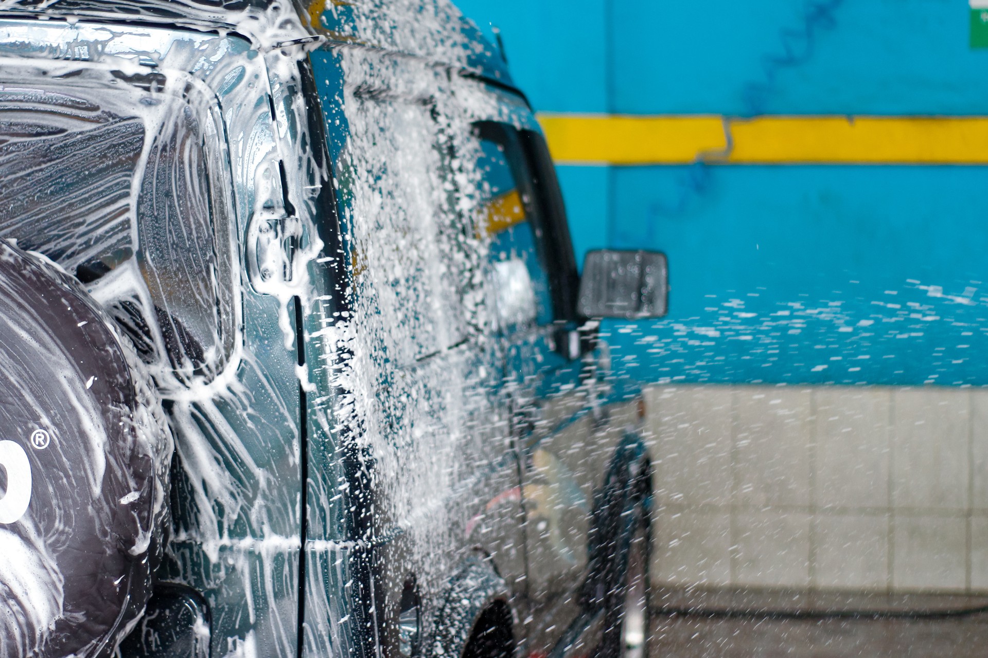 Washing a car with water pressure machine